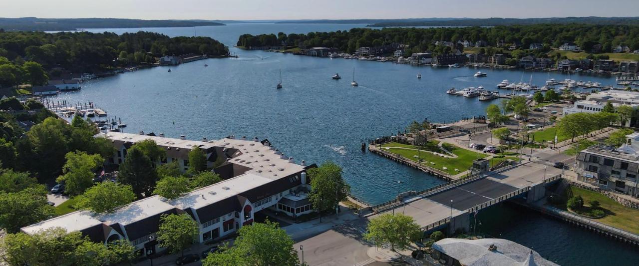 359 Edgewater Inn Charlevoix Eksteriør bilde