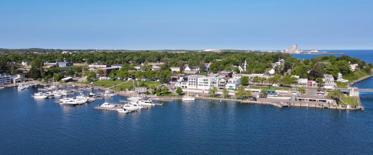 359 Edgewater Inn Charlevoix Eksteriør bilde